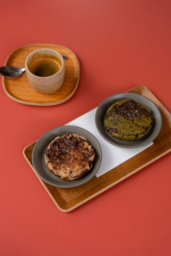 Deux biscuits et une tasse