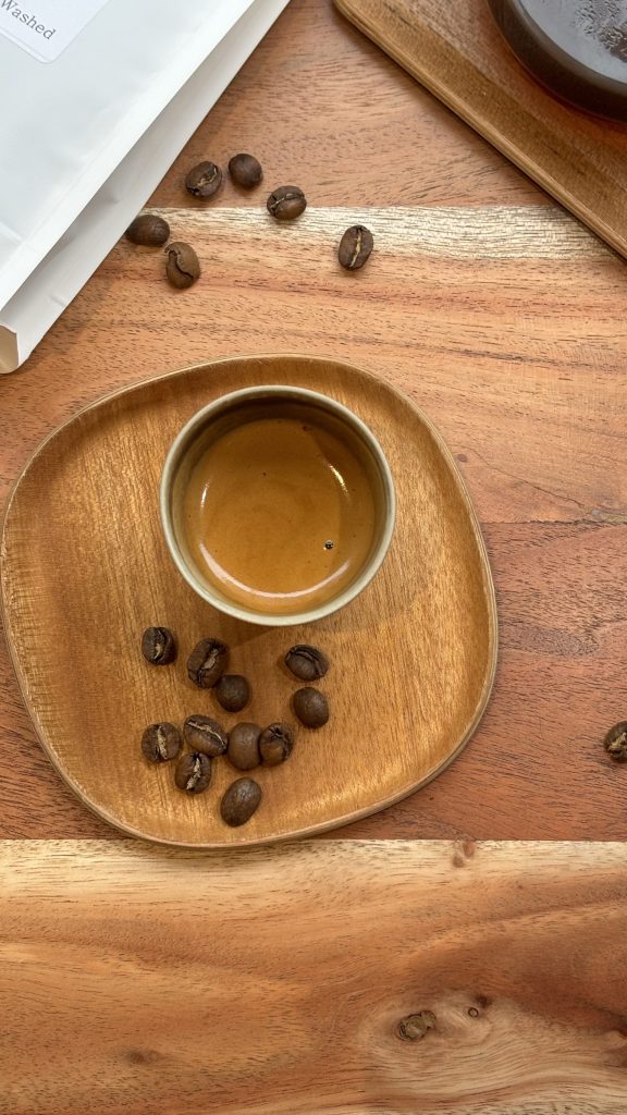 Tasse de café et grains